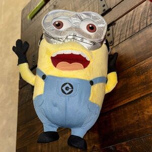 Universal Studios stuffed despicable me Minion Stuart